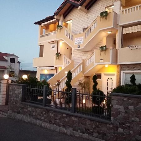 Apartments Ivankovic Stari Grad  Ngoại thất bức ảnh