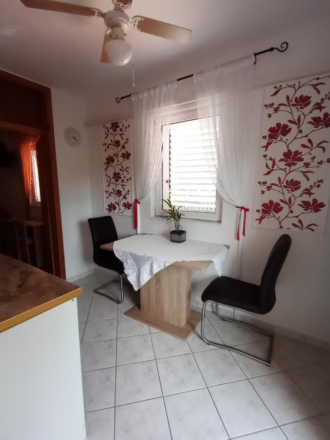 Apartments Ivankovic Stari Grad  Ngoại thất bức ảnh
