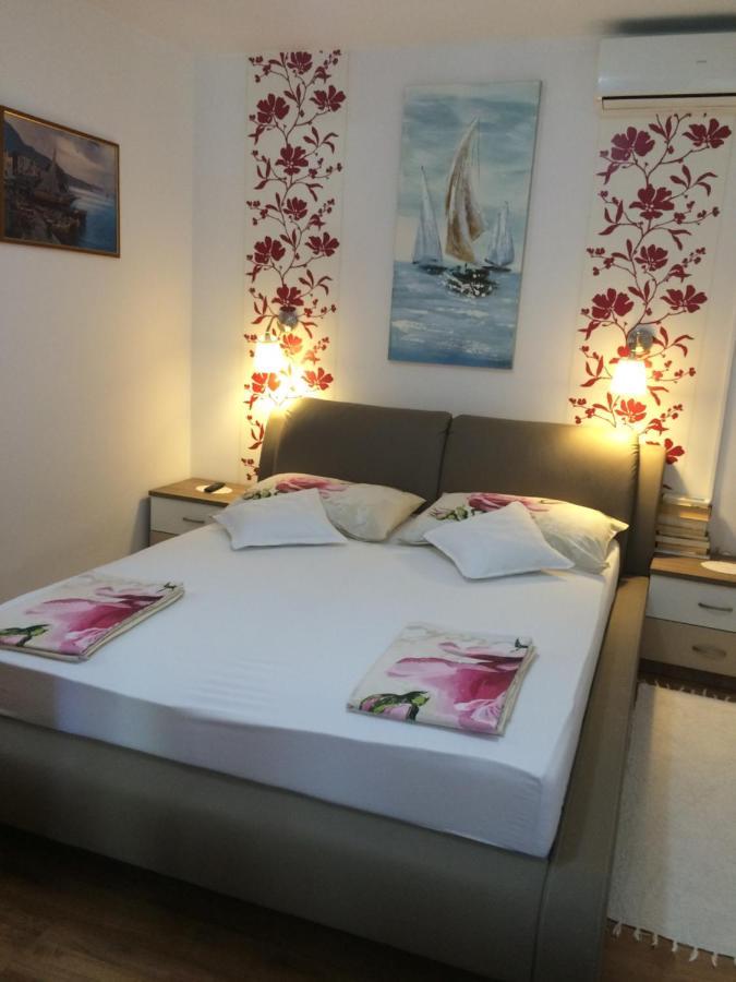Apartments Ivankovic Stari Grad  Ngoại thất bức ảnh