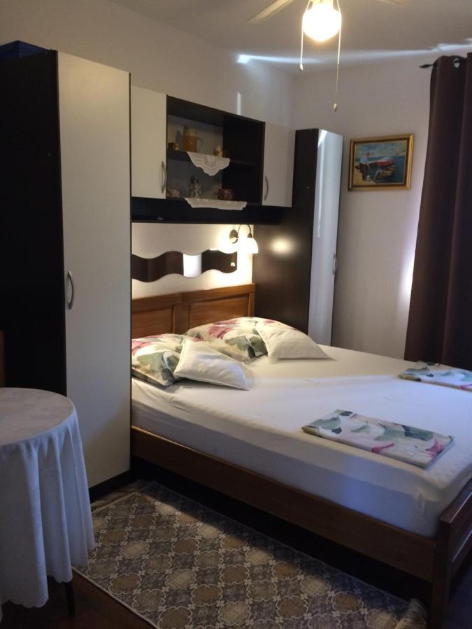 Apartments Ivankovic Stari Grad  Ngoại thất bức ảnh