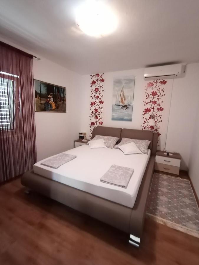 Apartments Ivankovic Stari Grad  Ngoại thất bức ảnh