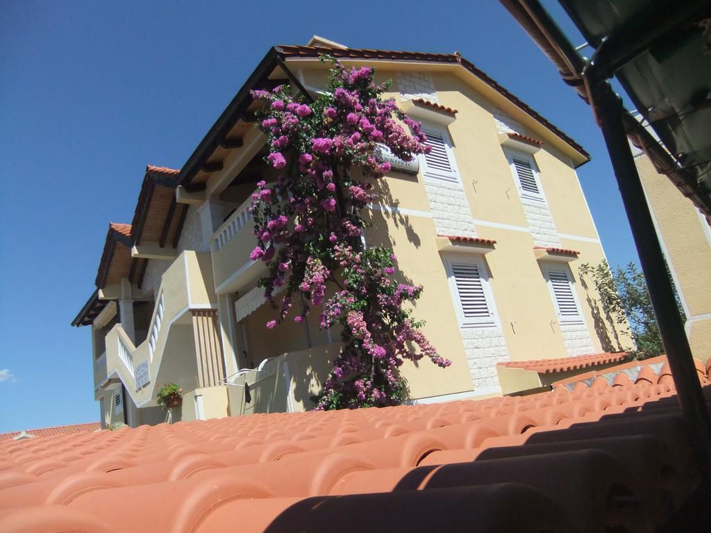 Apartments Ivankovic Stari Grad  Ngoại thất bức ảnh