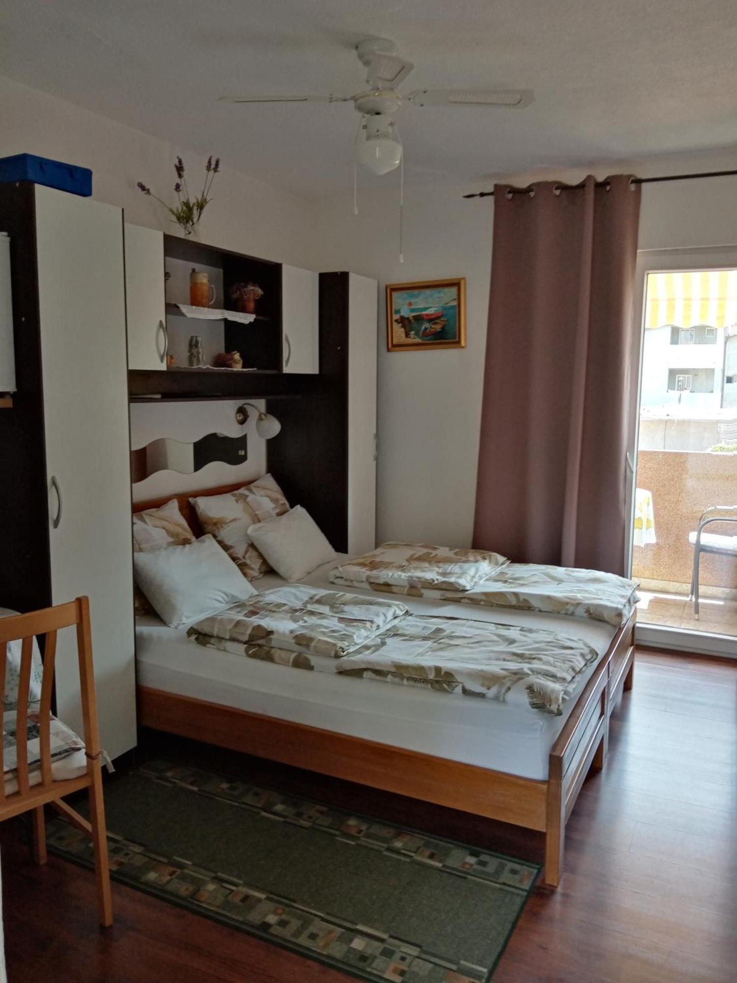 Apartments Ivankovic Stari Grad  Ngoại thất bức ảnh