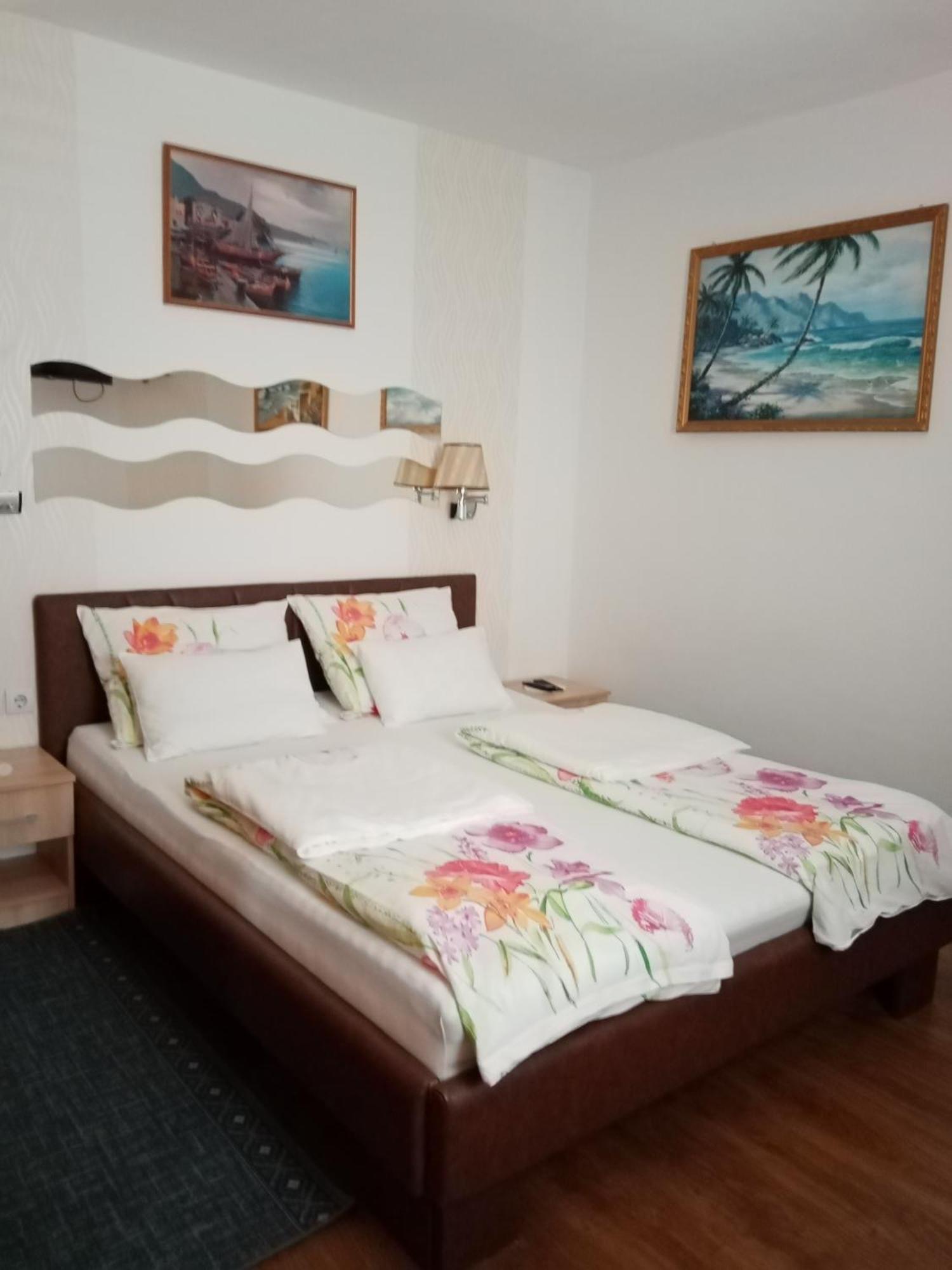 Apartments Ivankovic Stari Grad  Ngoại thất bức ảnh